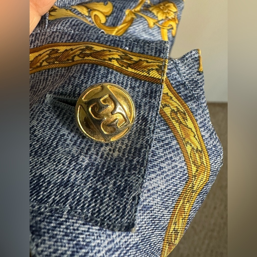 Escada Denim Printed and Gold 100% Silk Blend Top size 40 or medium - Picture 4 of 11